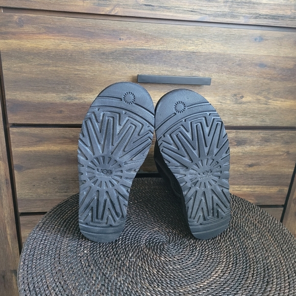 UGG Boots - Picture 5 of 7